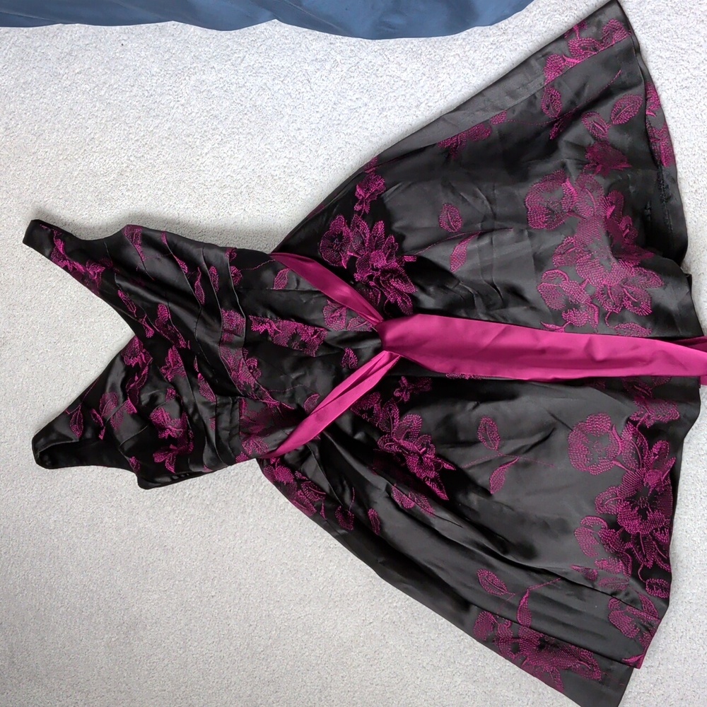 Le Chateau Elegant Black and Magenta Dress